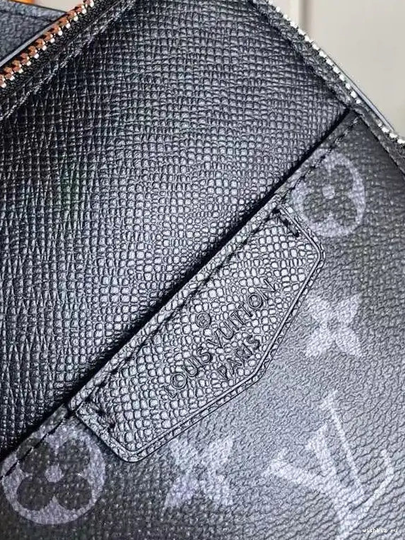 WIS OUTDOOR SLINGBAG LOUIS VUITTON 0628